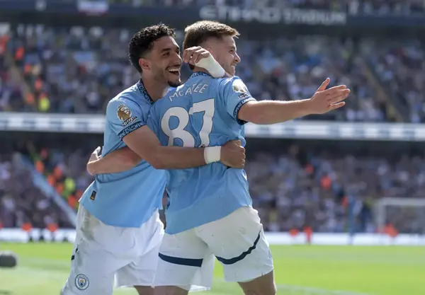 James McAtee của Man City có thể chuyển sang Đức