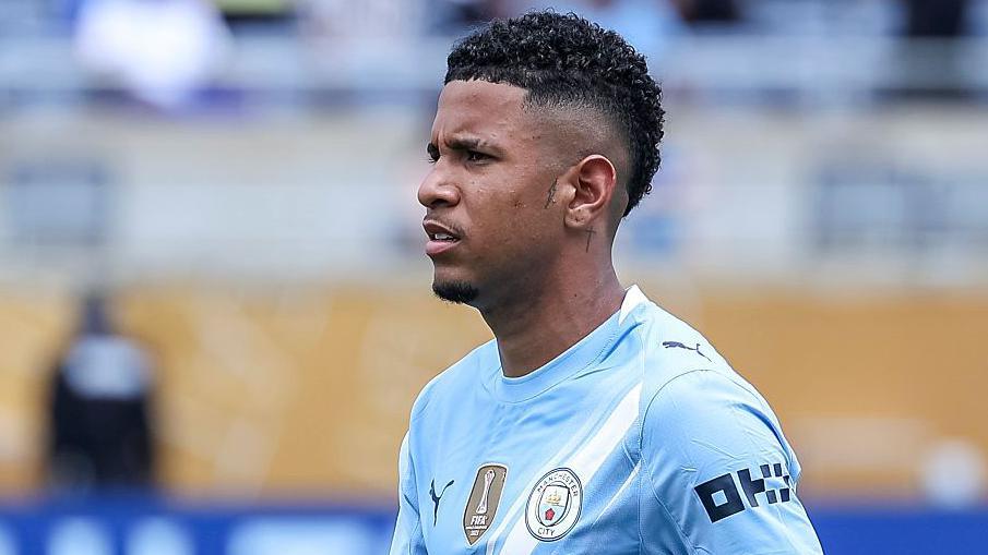 Tương lai của Savinho tại Man City trở nên bất định