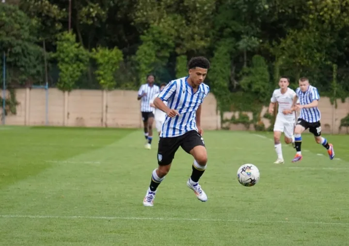 Man City chiêu mộ thần đồng Caelan-Kole Cadamarteri từ Sheffield Wednesday