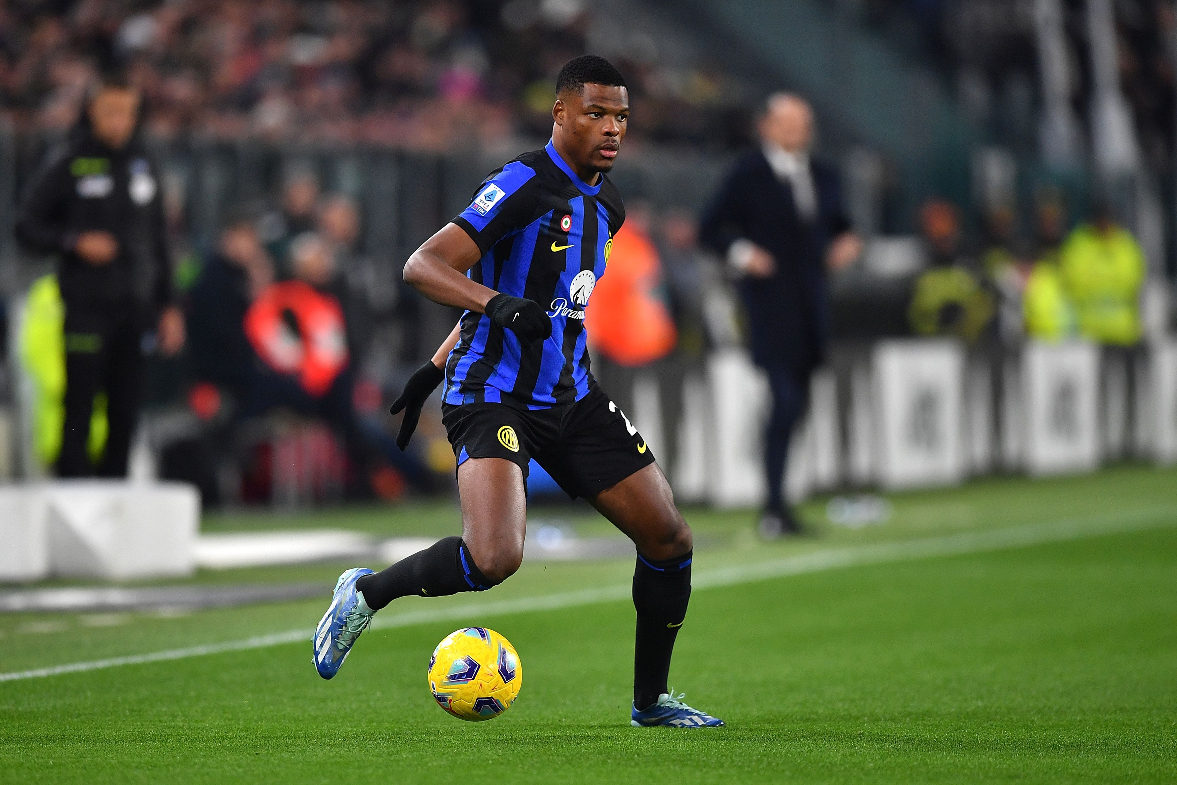 Man City không theo đuổi Dumfries, chờ đợi lựa chọn hậu vệ phải phù hợp
