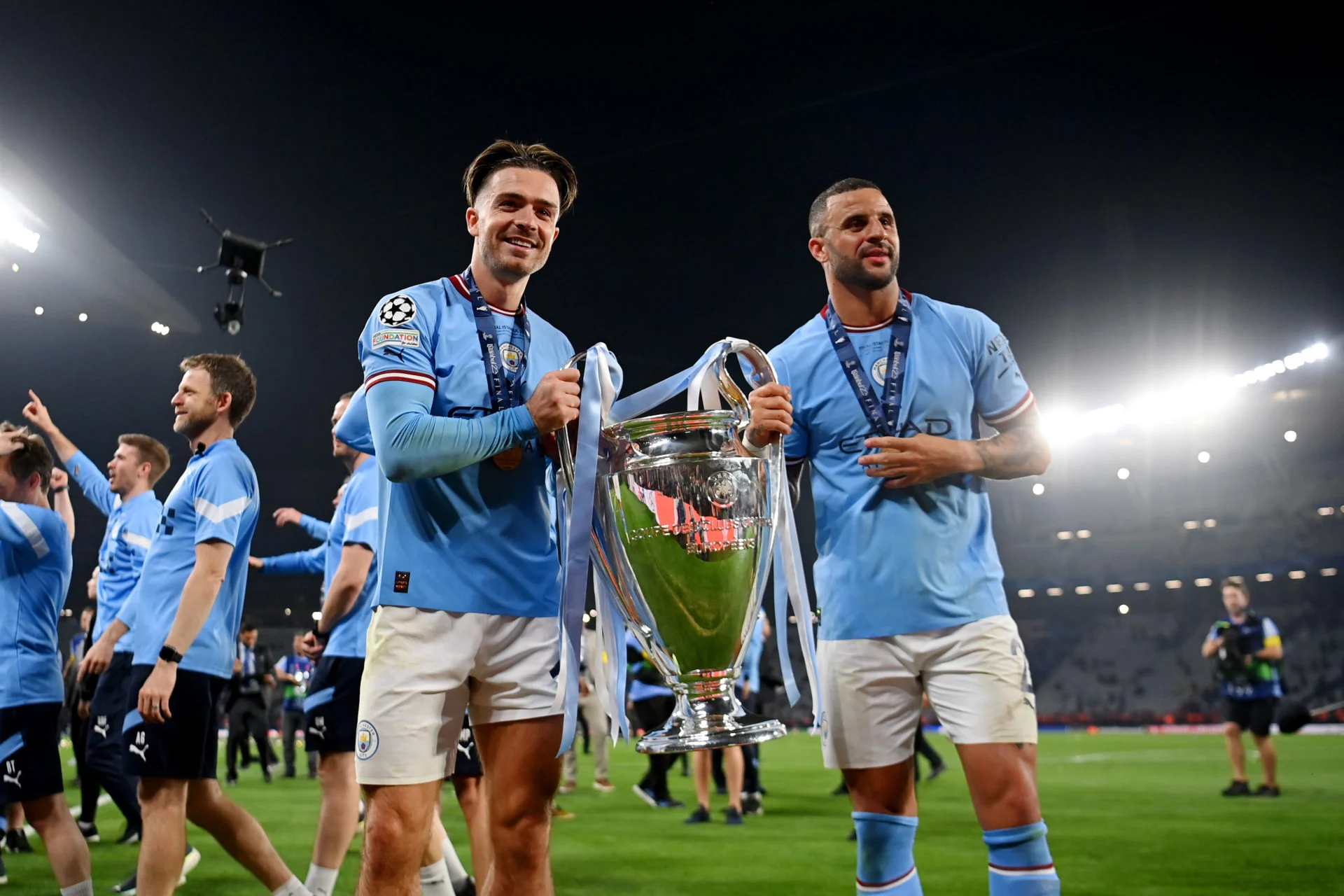 Man City đẩy nhanh việc thanh lý Grealish, Walker trước khi hội quân