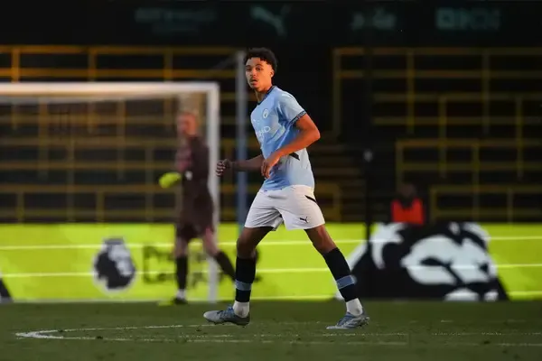 Man City: Hai số phận trái ngược của những tài năng trẻ