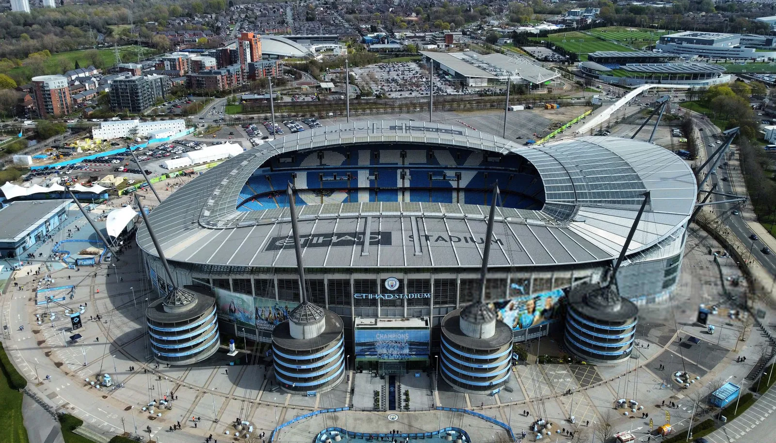 Sân Etihad "thay da đổi thịt" trước thềm mùa giải 2025/26: Màn hình khổng lồ và khu vực fan được nâng cấp