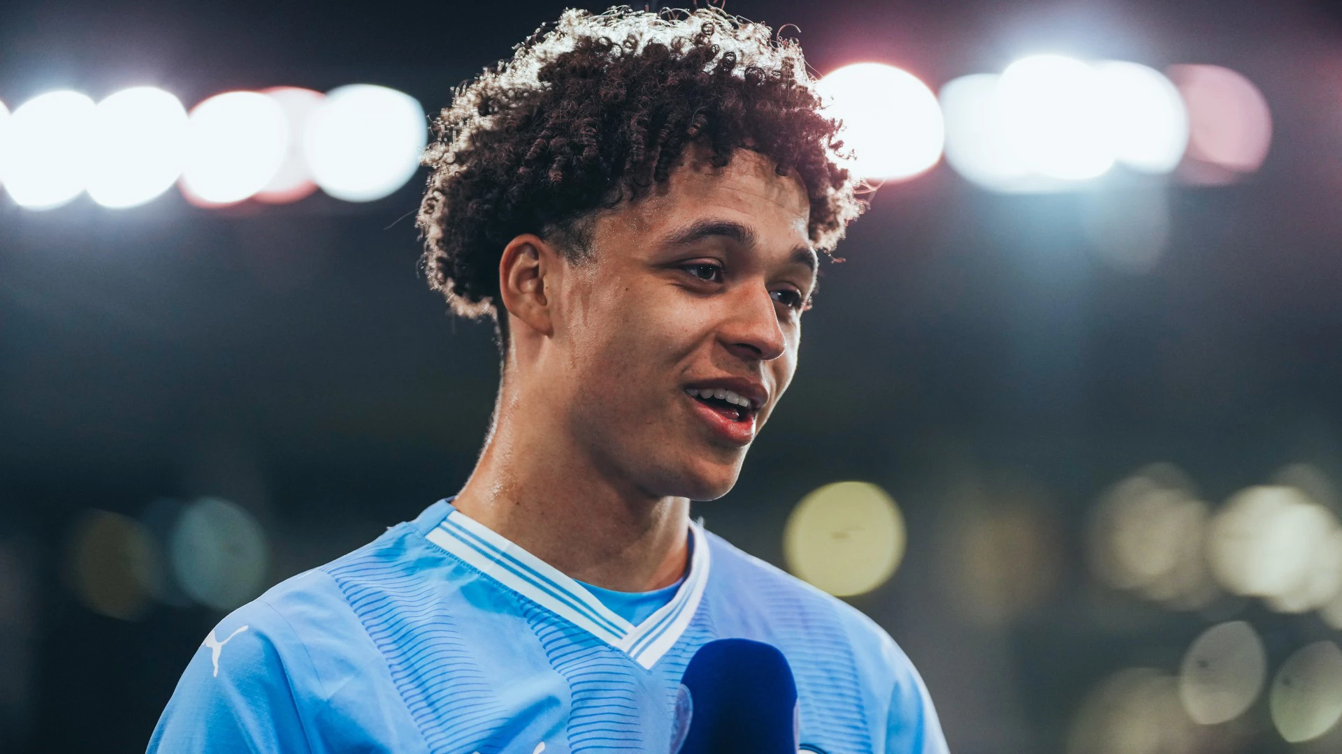 Max Alleyne gia nhập Watford theo dạng cho mượn sau khi gia hạn hợp đồng với Man City