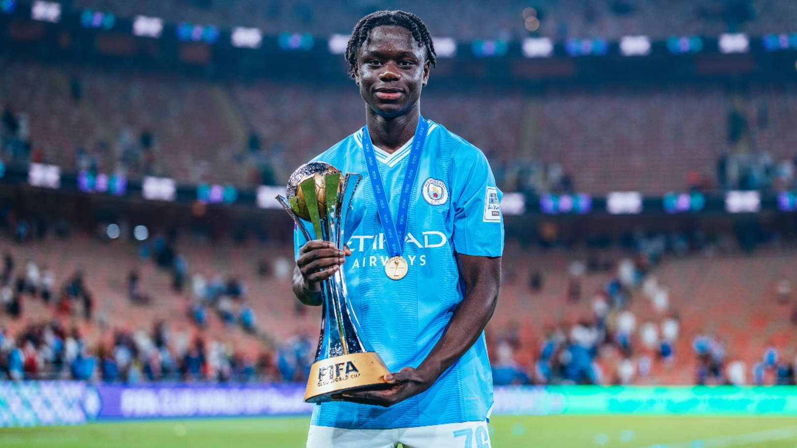 Motherwell tiếp cận Man City, hỏi mượn hai tài năng trẻ