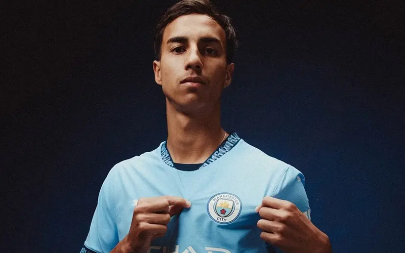 Vitor Reis ở lại Man City, tạm khép lại khả năng đến Girona