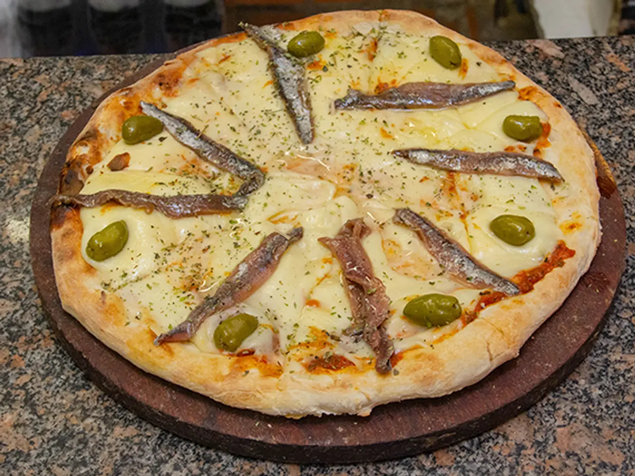 Pizza Muzzarella y Anchoas