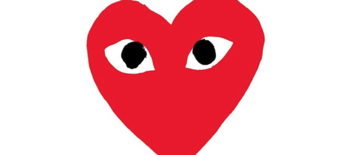 COMME DES GARÇONS : Une Révolution Vestimentaire Qui Continue de Fasciner