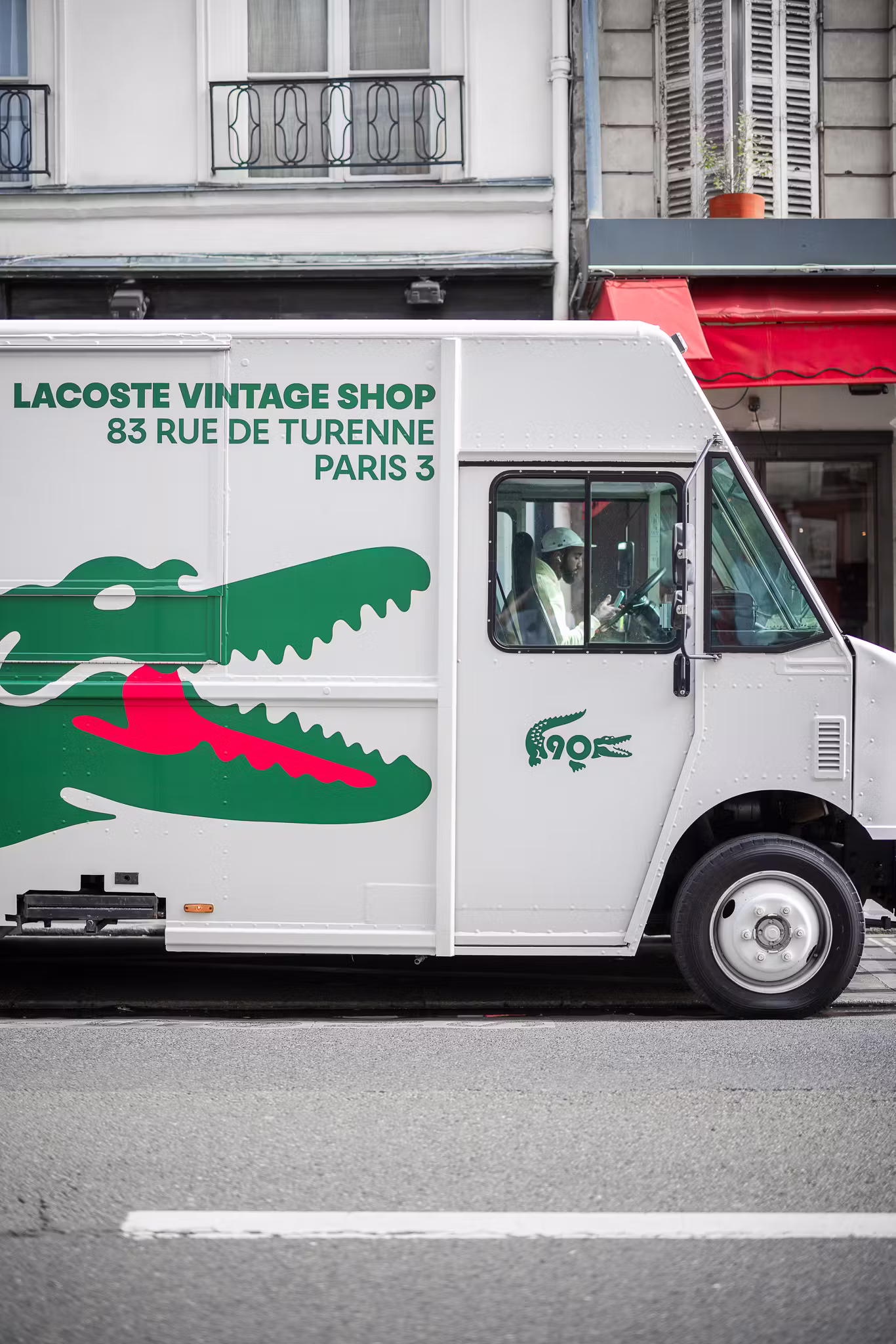 Lacoste — Pop-up archives & pièces historiques (curation Bleu Mode)​ - Image 3
