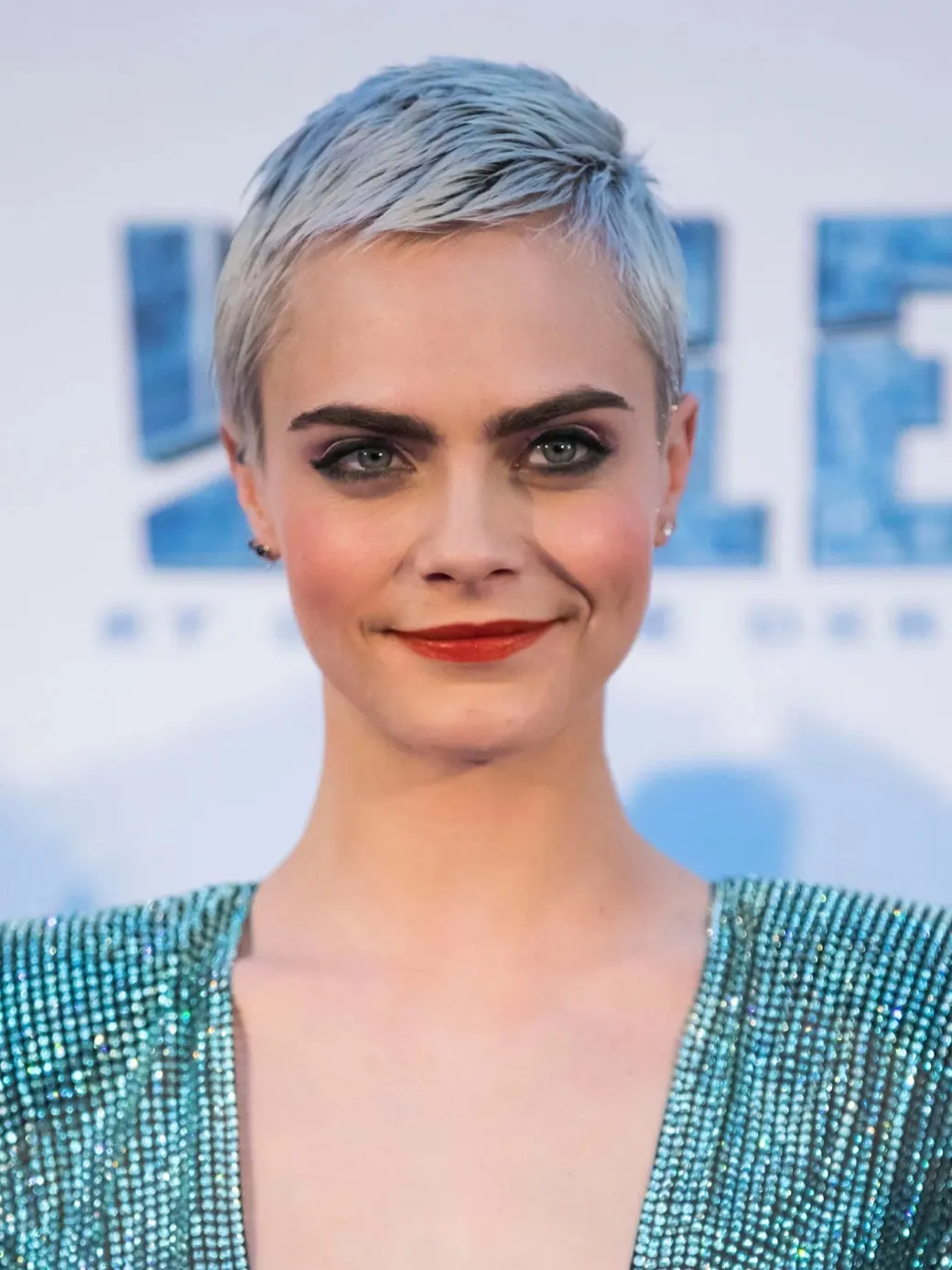 Cara Delevingne Kaşları İçin 3 Yöntem