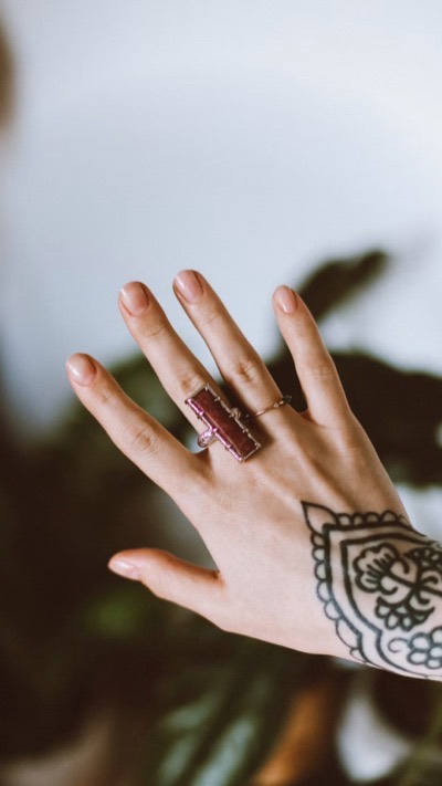 "Bare Nails" Akımı