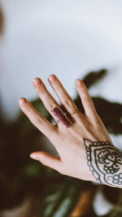"Bare Nails" Akımı