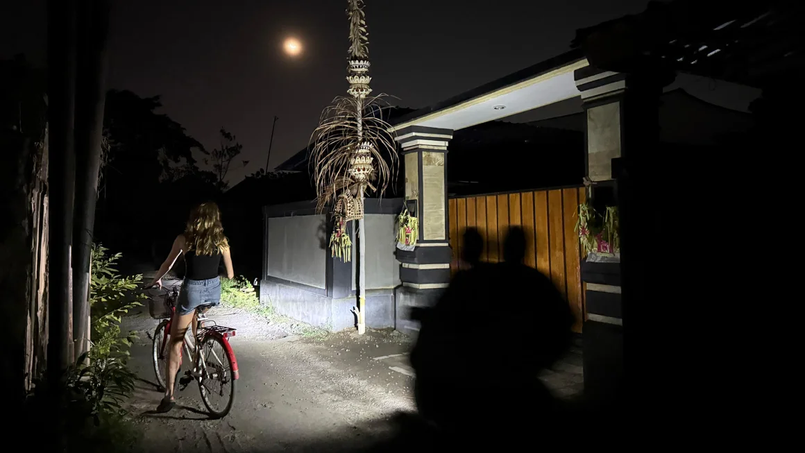 Day of Darkness in Bali: Tourists Left Without Power, Wi-Fi, or Cappuccino