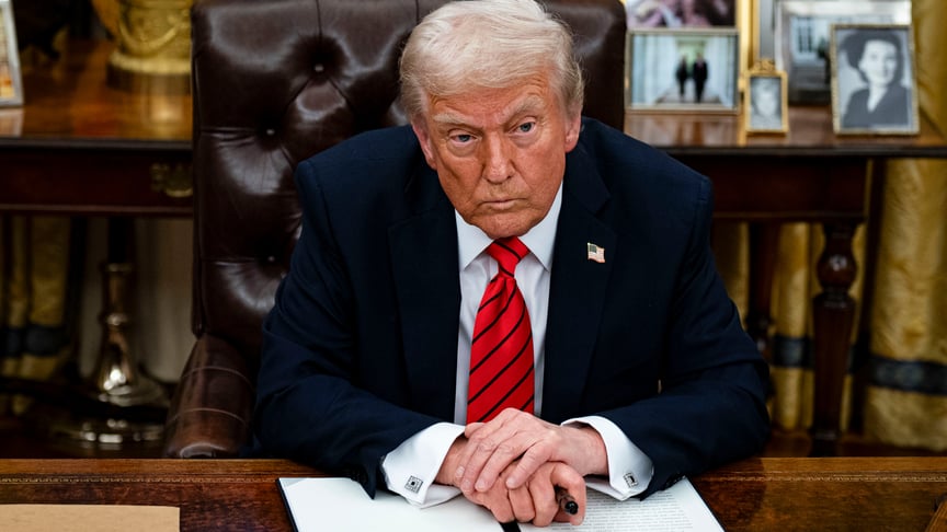 Американские качели: Трамп задумался — бить ли санкциями по Москве