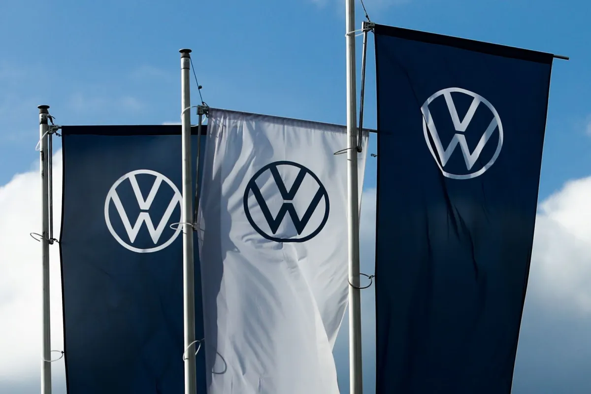 Volkswagen увольняет 20 тысяч ради гонки с Китаем: битва моторами и калькуляторами