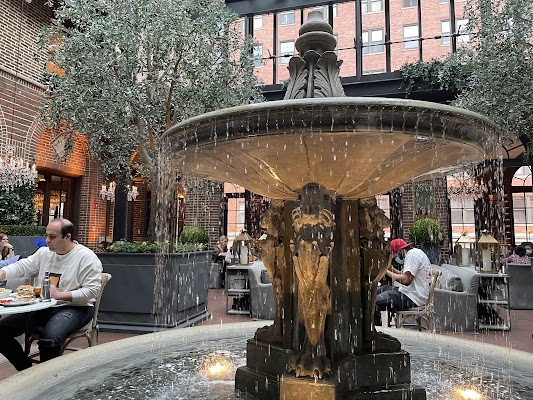 3 Arts Club Cafe at RH Chicago