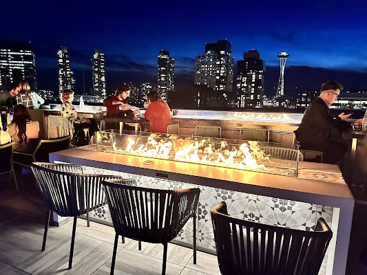ALTITUDE Sky Lounge