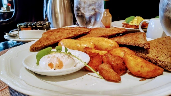 Bacchus Restaurant & Lounge