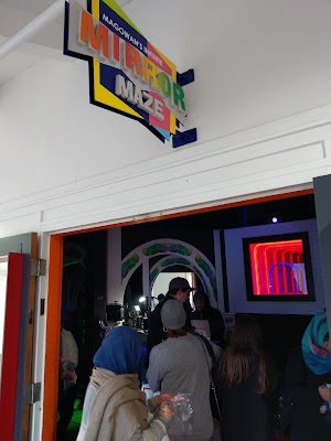 Magowan's Infinite Mirror Maze