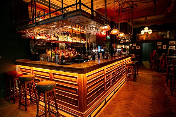 The Black Horse - Pub & Cocktail Bar