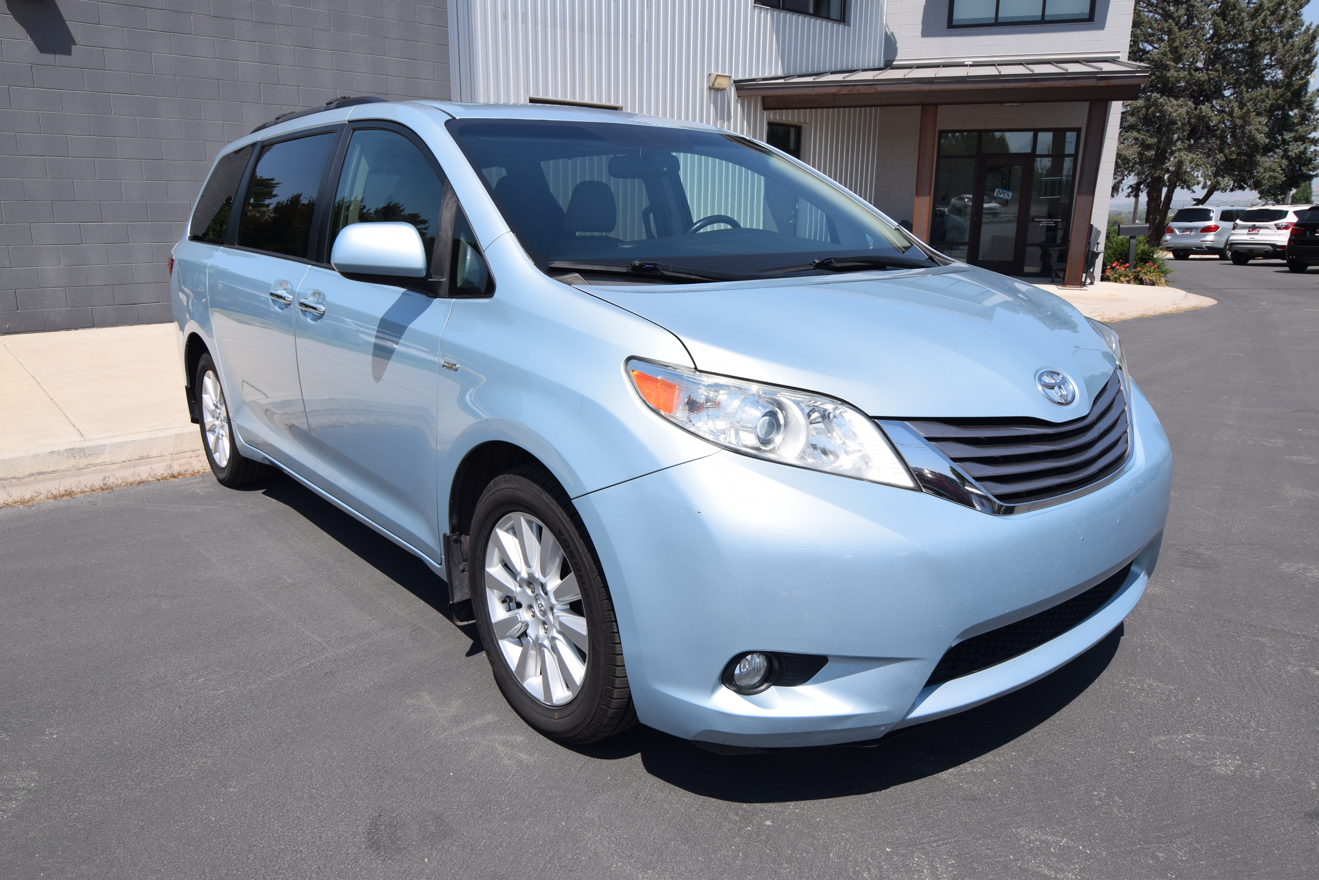 2017 Toyota Sienna XLE AWD 7-Passenger