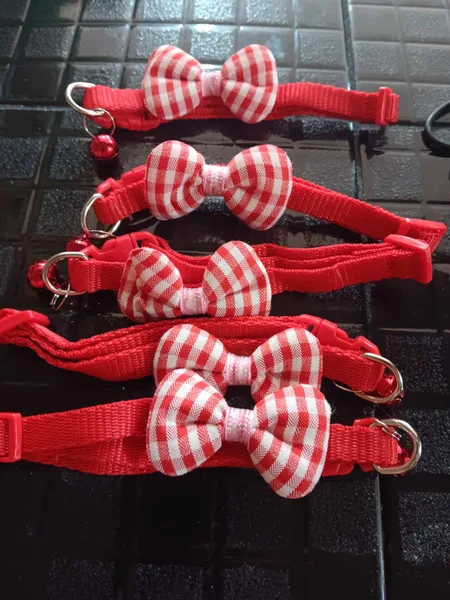 COLLAR ROJO CON MOÑO