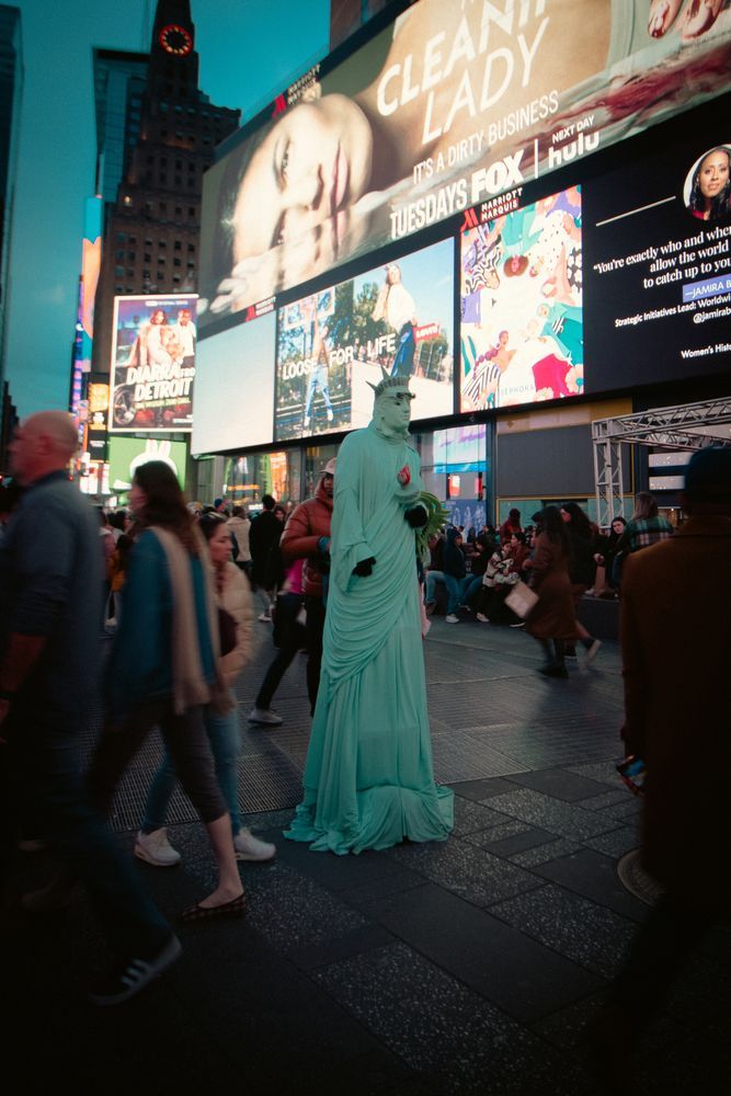 Wandering Statue