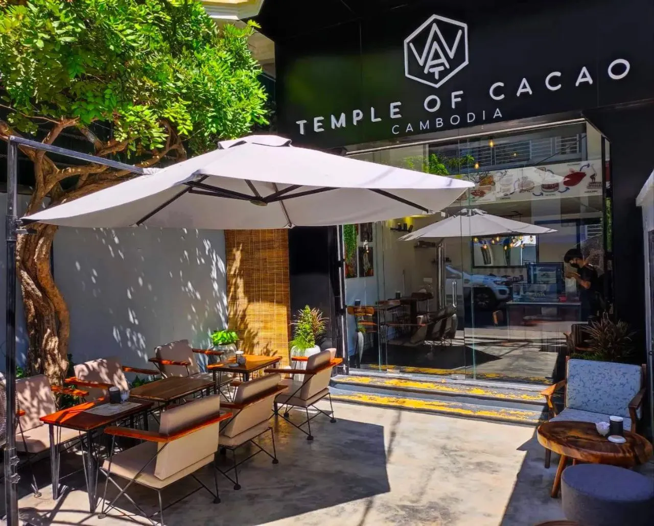 Bean-to-bar Cambodian chocolate at WAT CHOCOLATE Store & Cafe on Street 360, BKK1