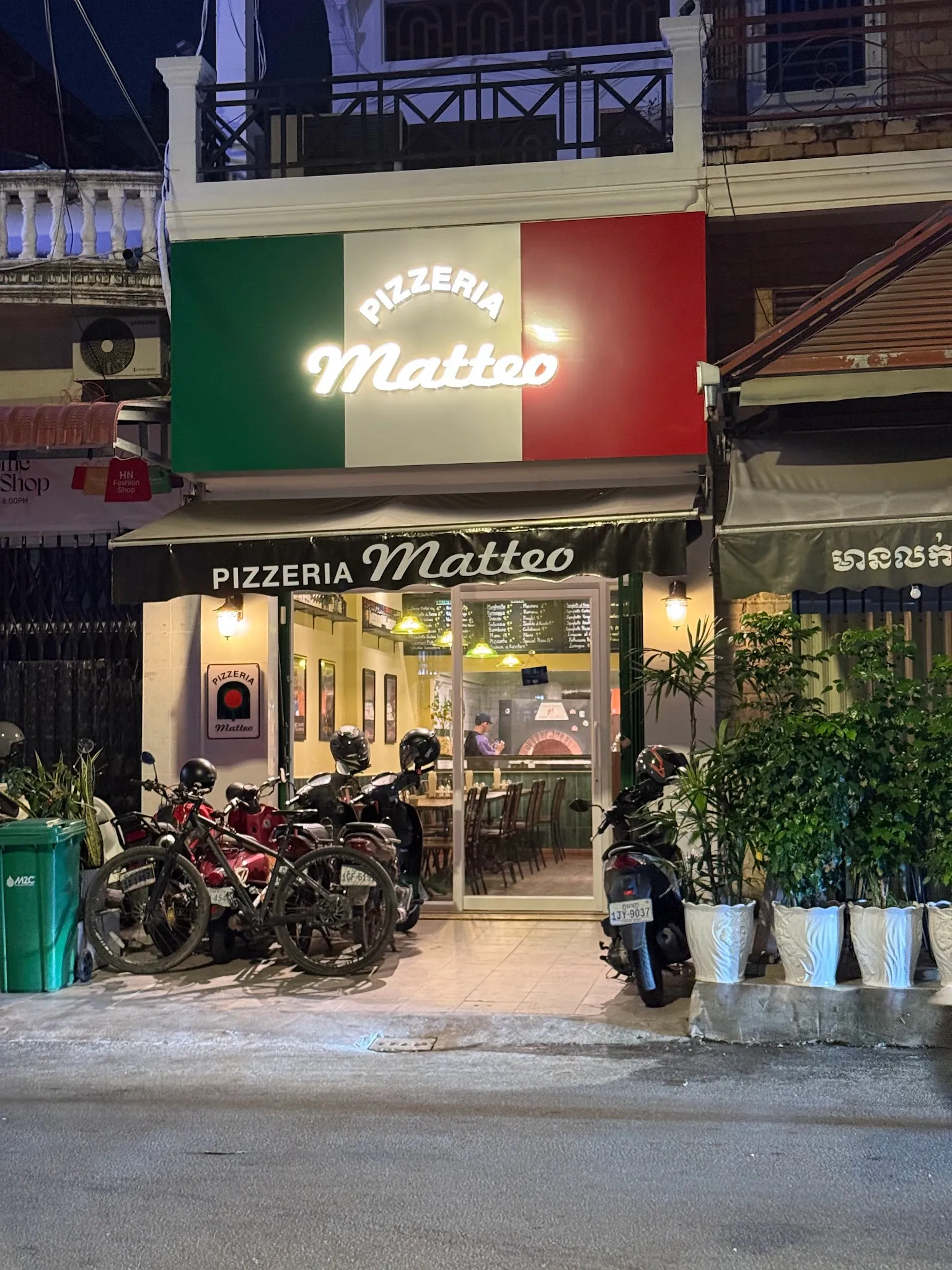Pizzeria Matteo's Tuol Kouk branch — thin Neapolitan dough baked in a wood-fired stone oven