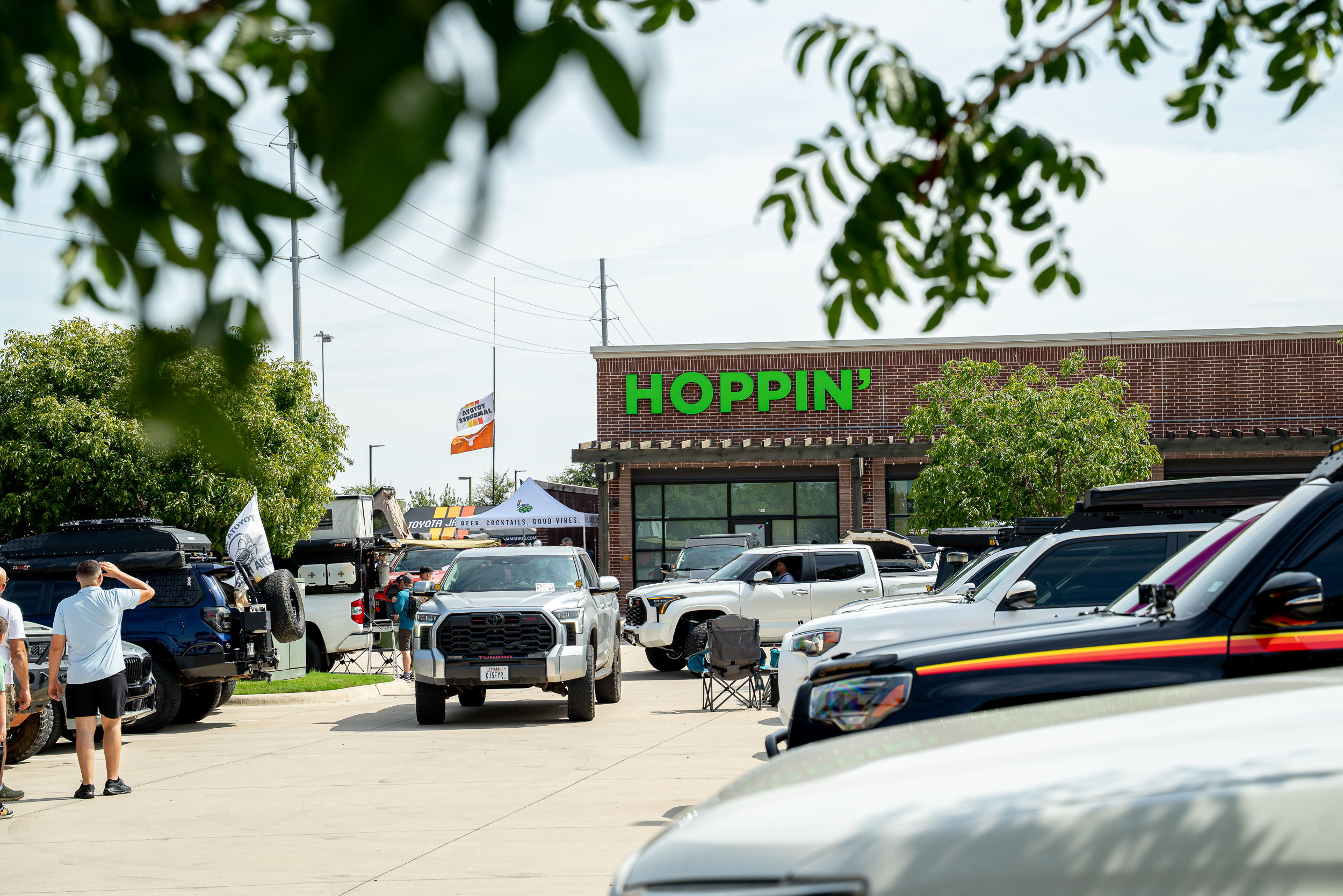 Hoppin' Grapevine, with the lot already filling up