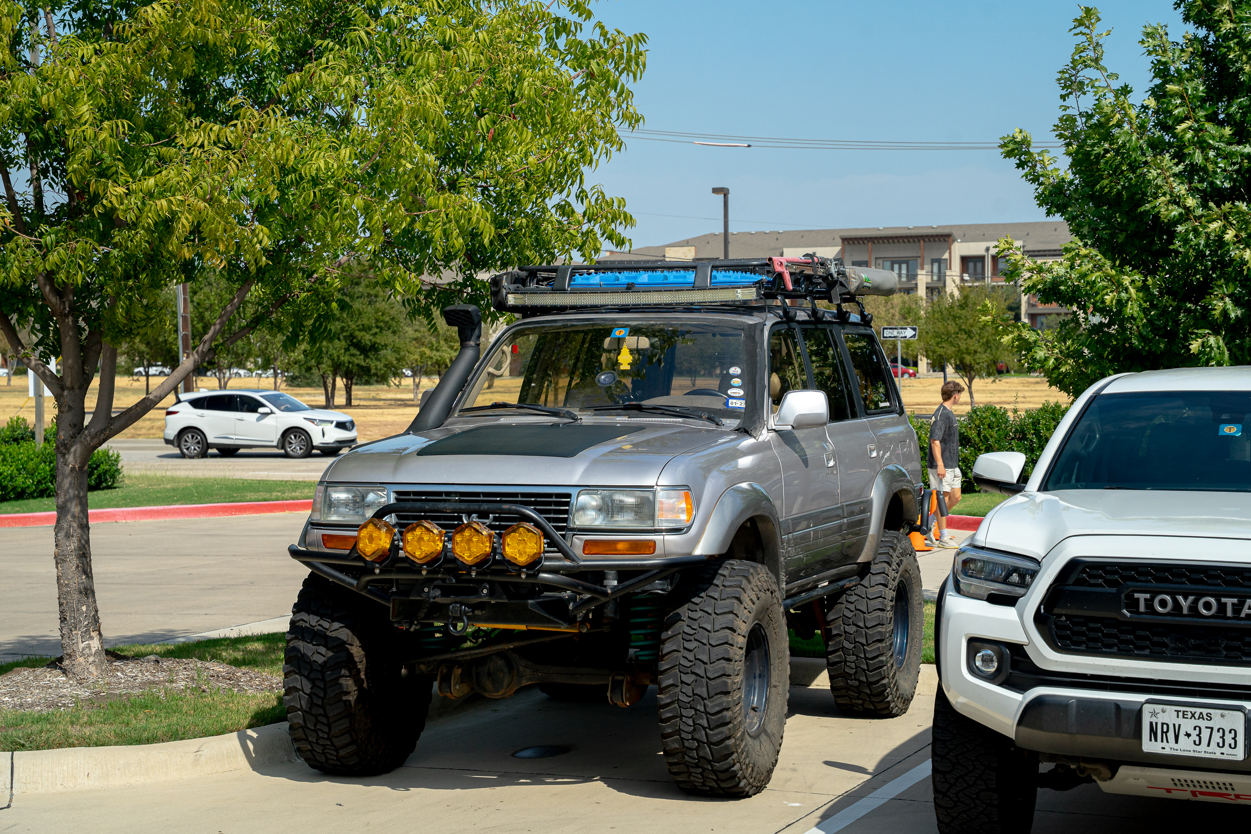 Old-school Land Cruiser with four yellow lights up front