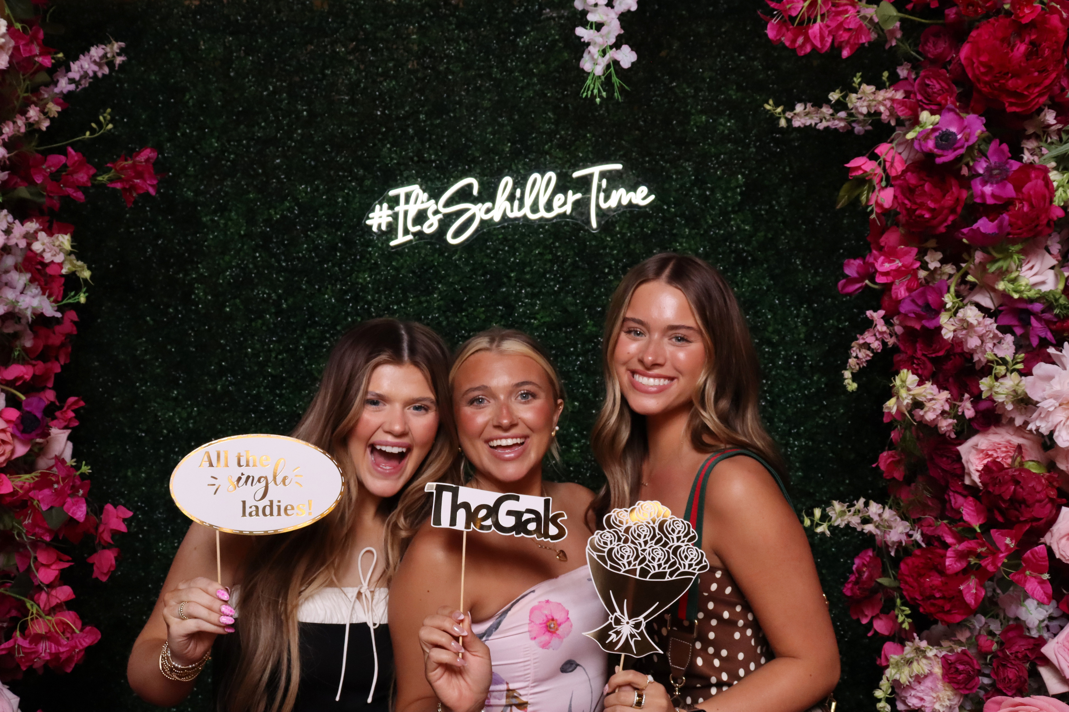 The Ultimate Guide to Choosing the Right Photo Booth for Your Event
