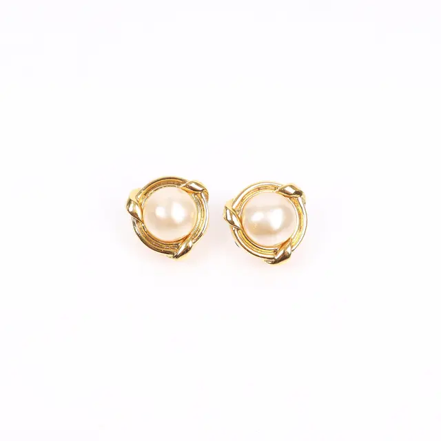 product shot — Christian Dior
