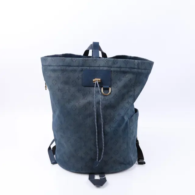 product shot — Louis Vuitton