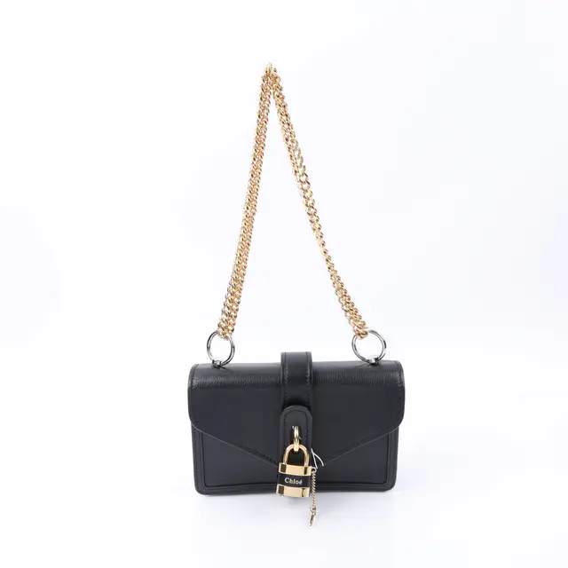 product shot — Chloe