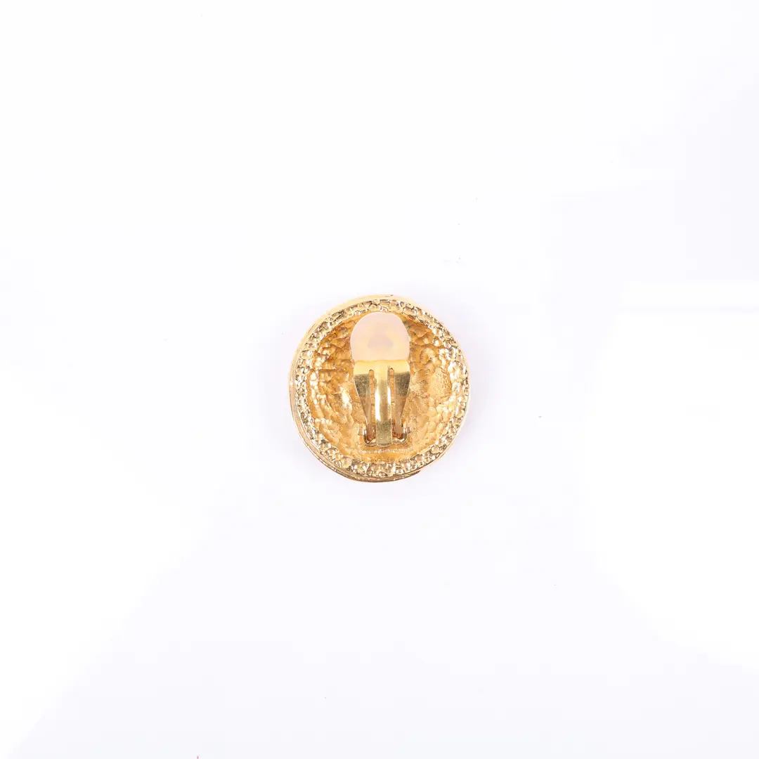 Chanel Vintage 31 Rue Cambon Gold Clip-on Earring