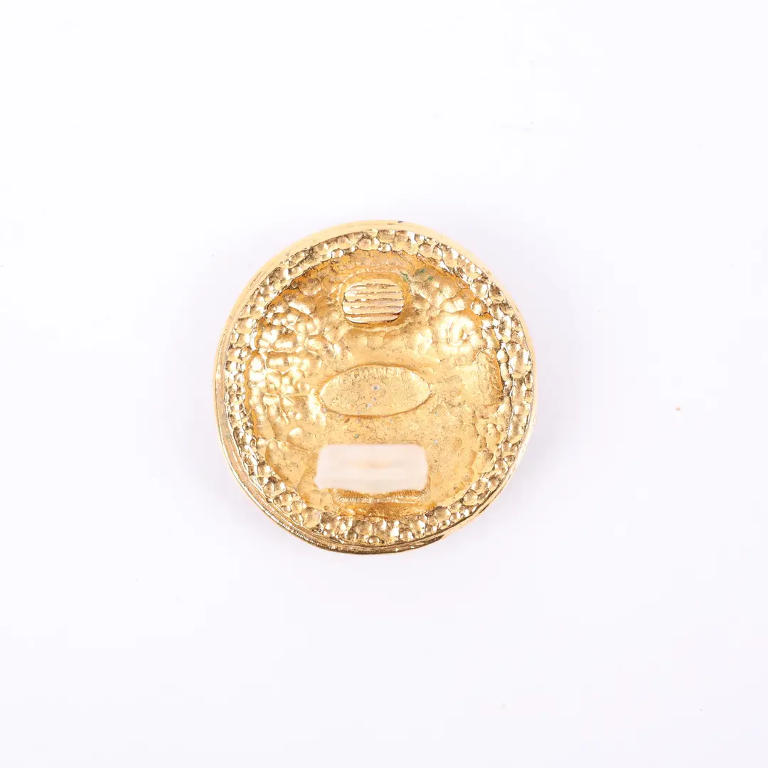 Chanel Vintage 31 Rue Cambon Gold Clip-on Earring