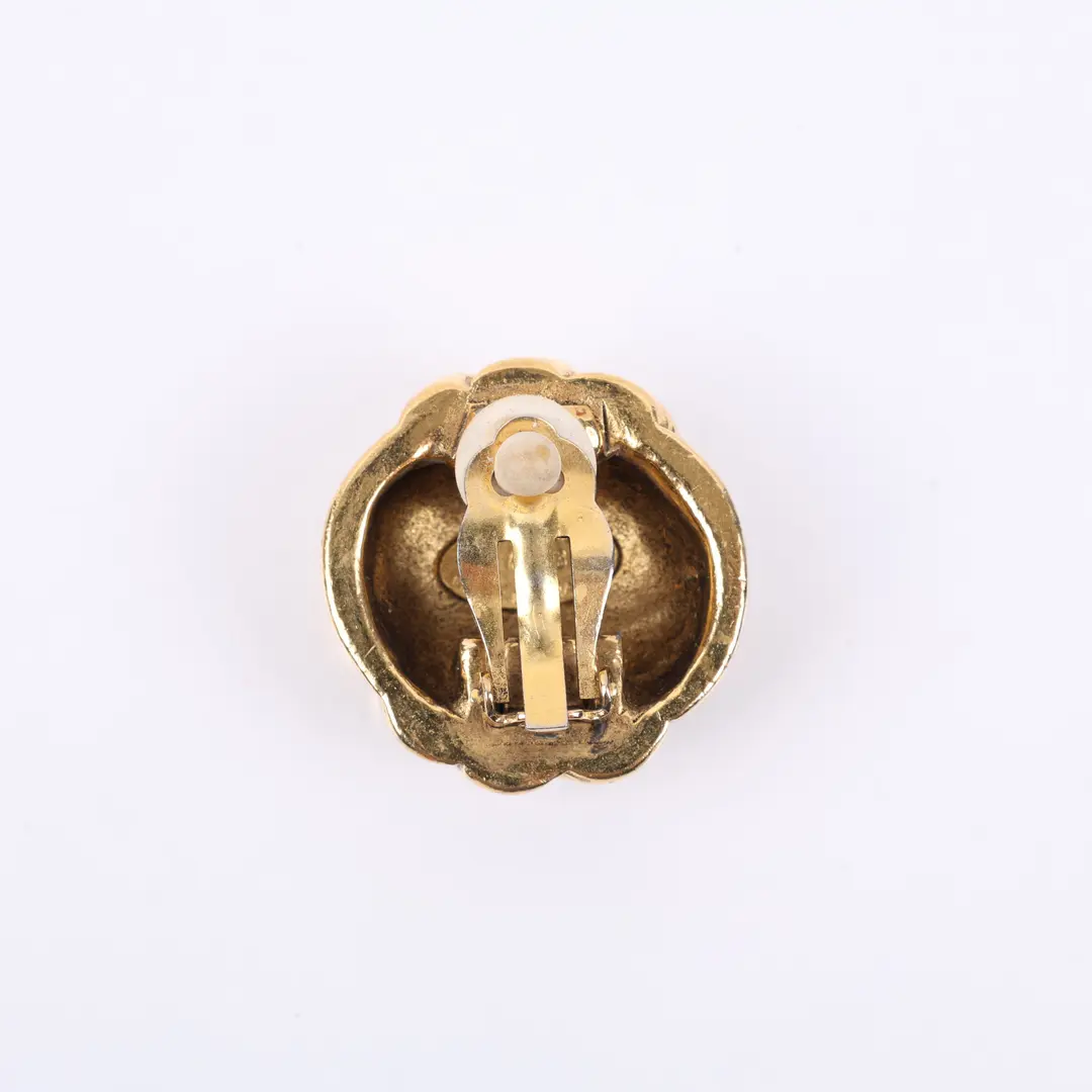 Chanel Vintage CC Logo Gold Swirl Clip-On Earring