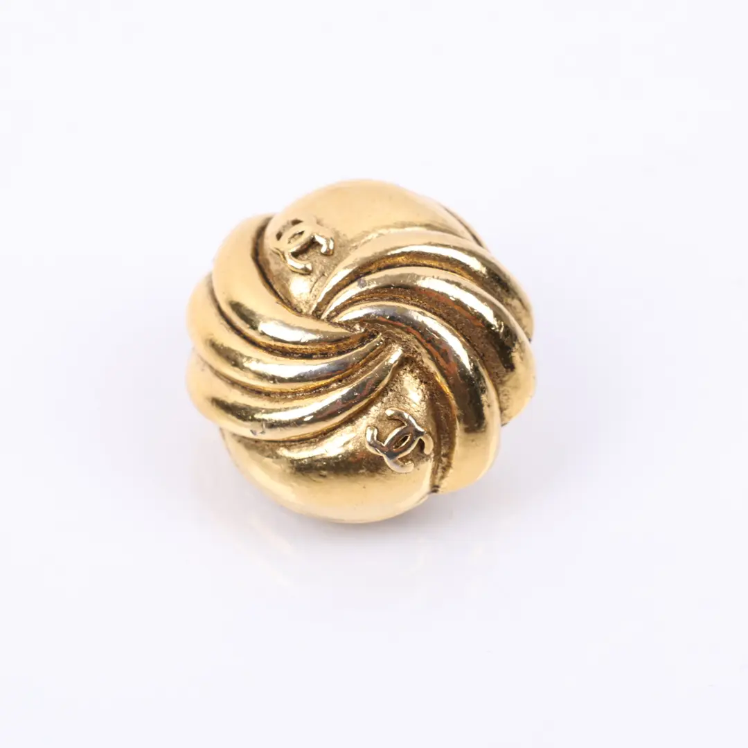 Chanel Vintage CC Logo Gold Swirl Clip-On Earring