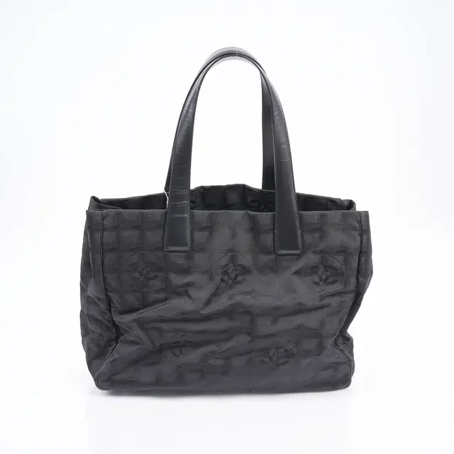 product shot — Chanel
