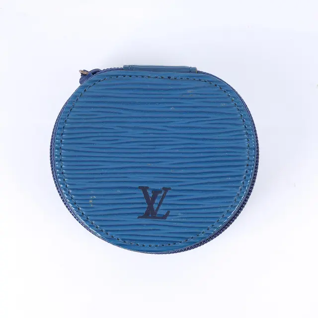 product shot — Louis Vuitton