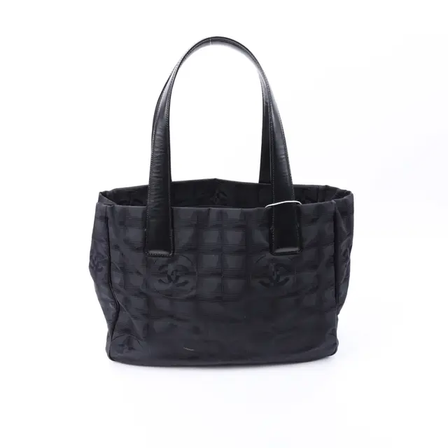 product shot — Chanel