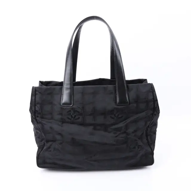 product shot — Chanel