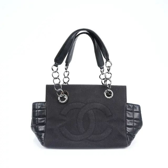 product shot — Chanel