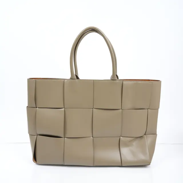 product shot — Bottega Veneta