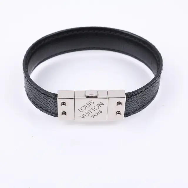 product shot — Louis Vuitton