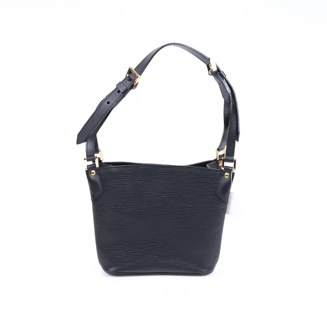 product shot — Louis Vuitton