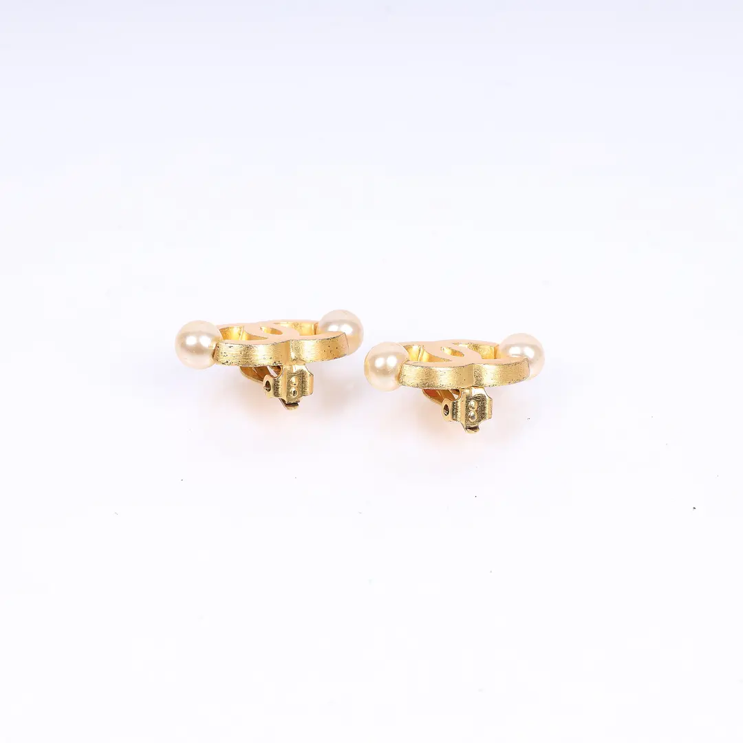 Chanel CC Logo Gold Faux Pearl Clip-on Earring