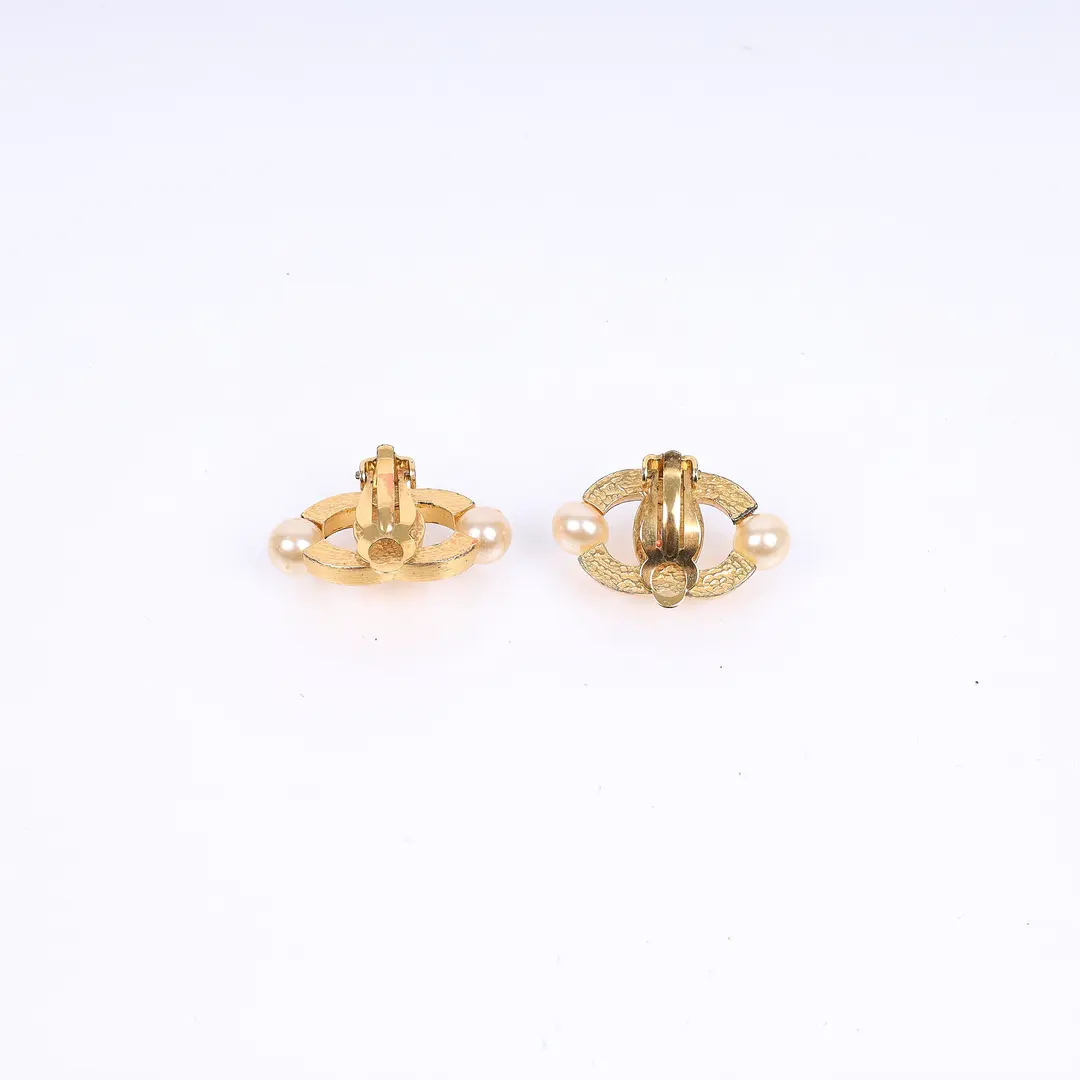 Chanel CC Logo Gold Faux Pearl Clip-on Earring