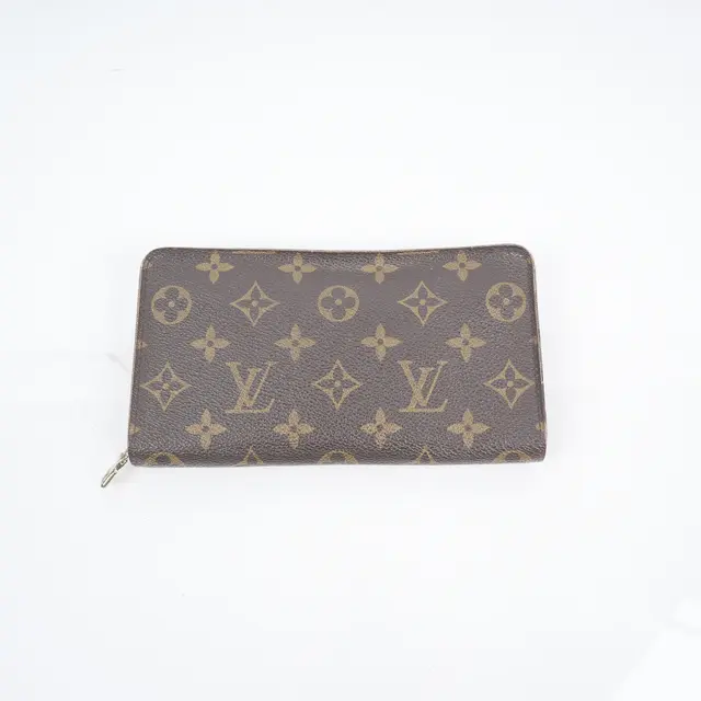 product shot — Louis Vuitton